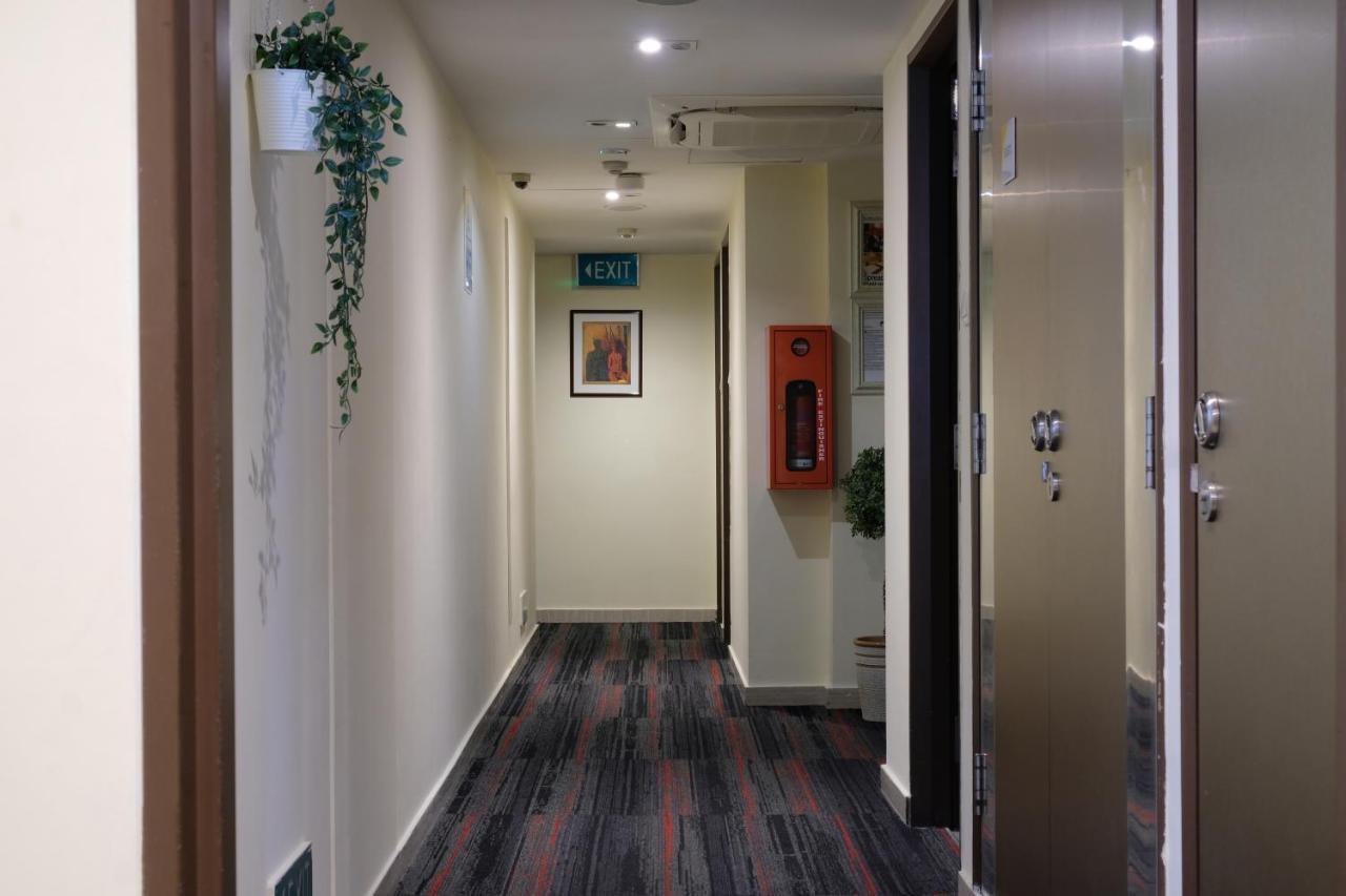 Single Sharing Room And Short Hours Stay At Sandpiper Hotel سنغافورة المظهر الخارجي الصورة