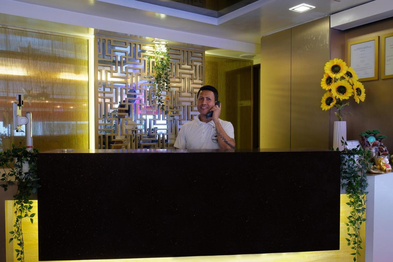 Single Sharing Room And Short Hours Stay At Sandpiper Hotel سنغافورة المظهر الخارجي الصورة