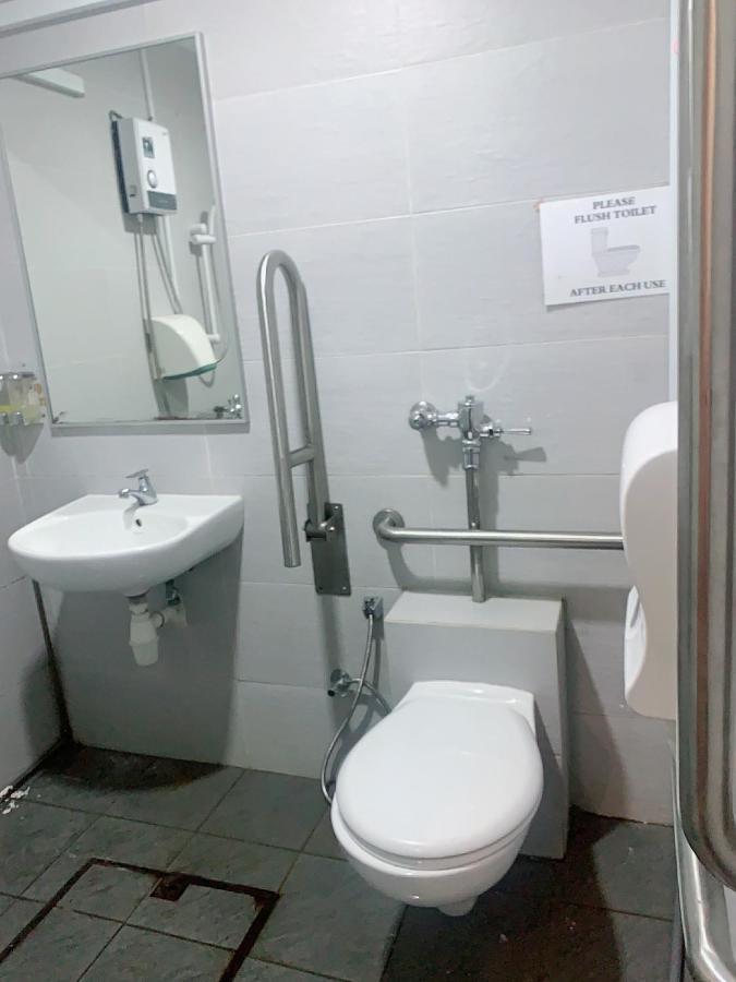 Single Sharing Room And Short Hours Stay At Sandpiper Hotel سنغافورة المظهر الخارجي الصورة