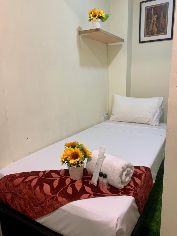 Single Sharing Room And Short Hours Stay At Sandpiper Hotel سنغافورة المظهر الخارجي الصورة