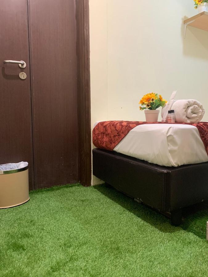 Single Sharing Room And Short Hours Stay At Sandpiper Hotel سنغافورة المظهر الخارجي الصورة